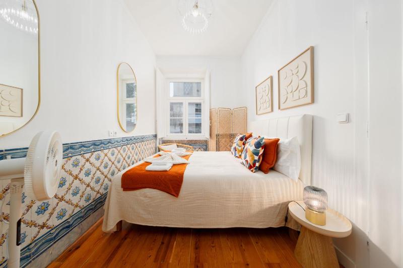 Luxury Central Lisbon Stay wAC at Your Doorstep - image 7
