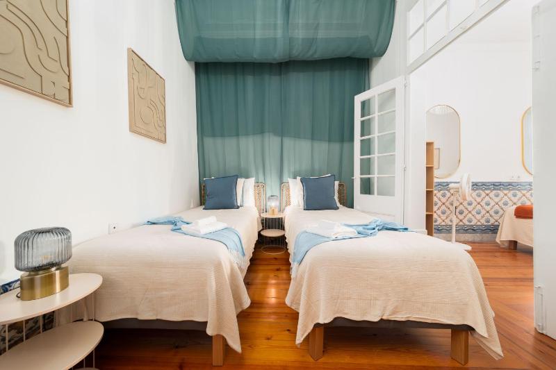 Luxury Central Lisbon Stay wAC at Your Doorstep - image 8