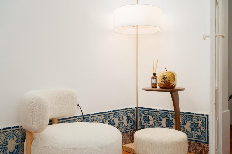 Luxury Central Lisbon Stay wAC at Your Doorstep - image 14