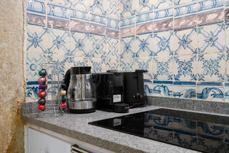 Luxury Central Lisbon Stay wAC at Your Doorstep - image 3