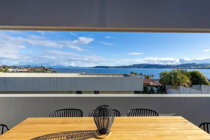 Harvey Heights Retreat - with lake views spa and space for parking boat - image 28