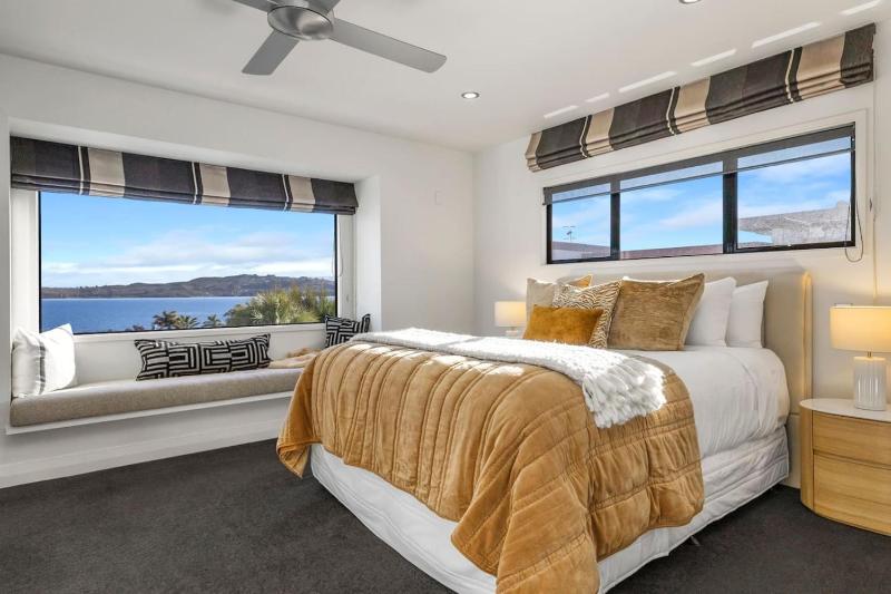 Harvey Heights Retreat - with lake views spa and space for parking boat - image 34