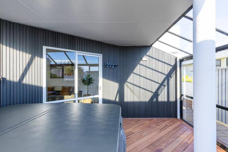 Harvey Heights Retreat - with lake views spa and space for parking boat - image 37