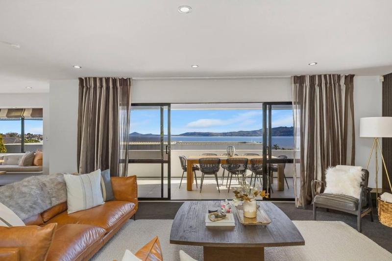 Harvey Heights Retreat - with lake views spa and space for parking boat - image 7