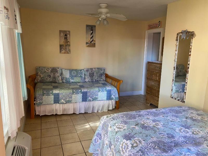 Angie's Guest Cottage - image 23