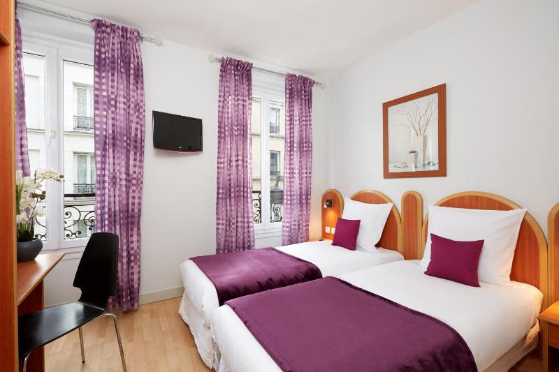 Twin Room image 4