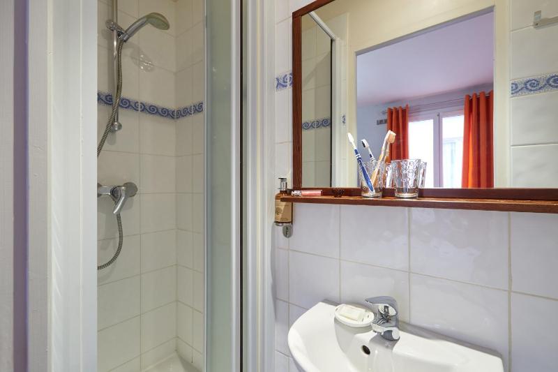 Double Room with Private Bathroom image 2