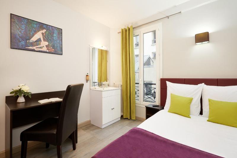 Double Room with Shared Bathroom image 1