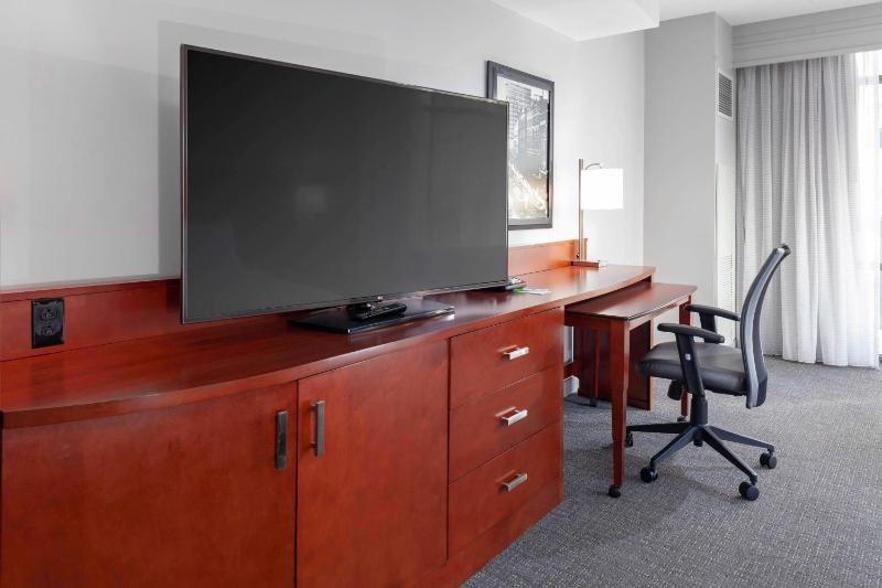 Courtyard by Marriott Memphis Downtown - image 23