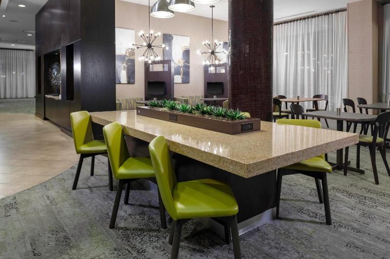 Courtyard by Marriott Memphis Downtown - image 24