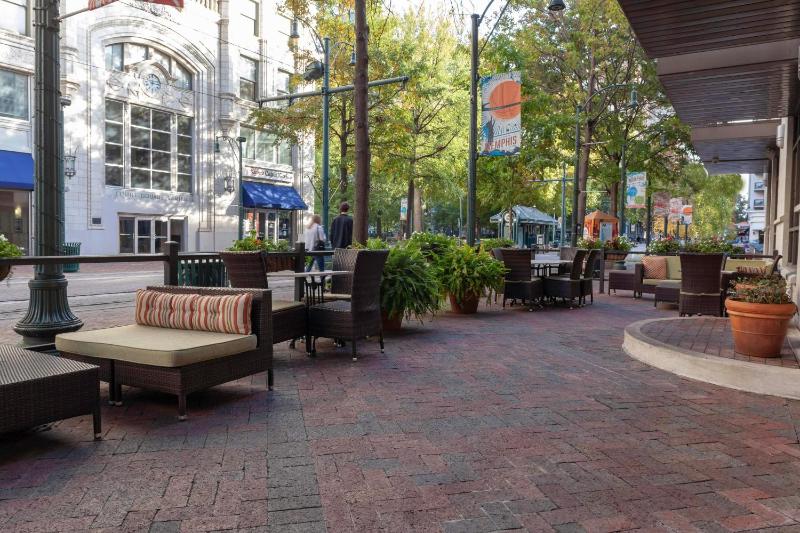 Courtyard by Marriott Memphis Downtown - image 26