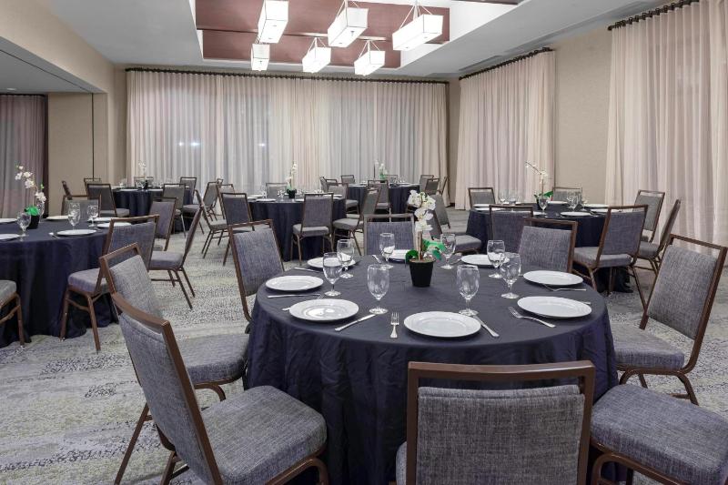 Courtyard by Marriott Memphis Downtown - image 16