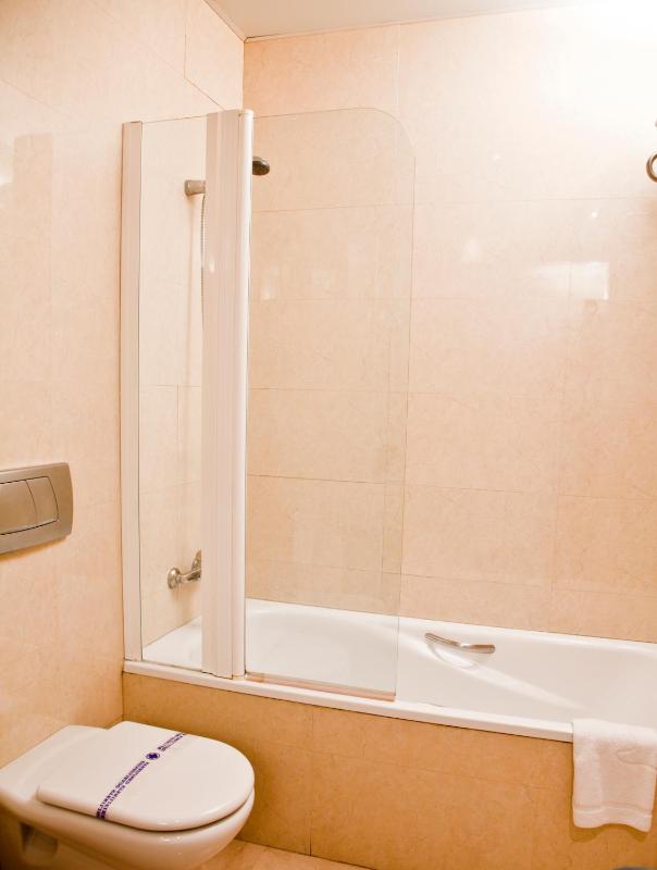 Triple Room (3 Adults) image 4
