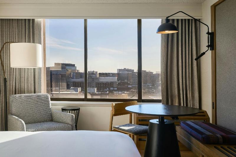 Sheraton Philadelphia University City Hotel - image 16