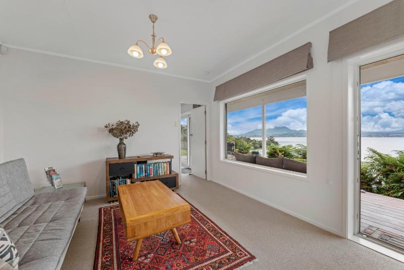 Lakeside Lookout - Acacia Bay Holiday Home - image 16