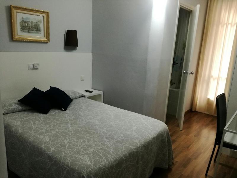 Hostal Lesseps - image 8