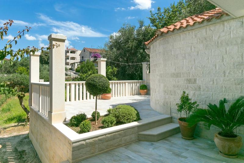 Apartments with parking space Supetar Brac - 18307 - image 8