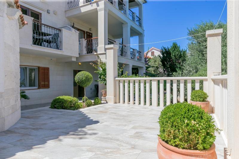 Apartments with parking space Supetar Brac - 18307 - image 14