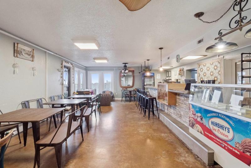 Howard Johnson by Wyndham Oceanfront Daytona Beach - image 43