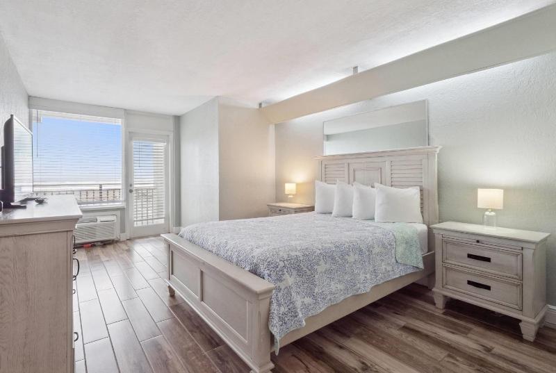 Howard Johnson by Wyndham Oceanfront Daytona Beach - image 38