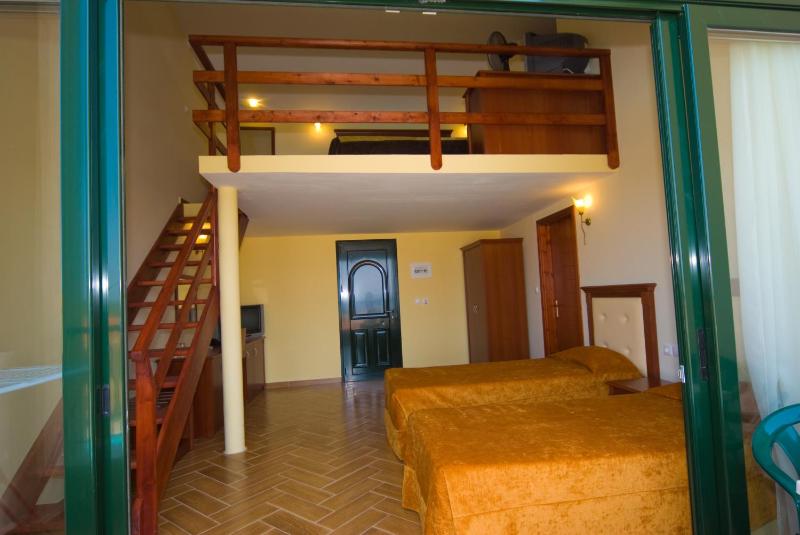 Apartment - Split Level (4 Adults + 1 Child) image 1