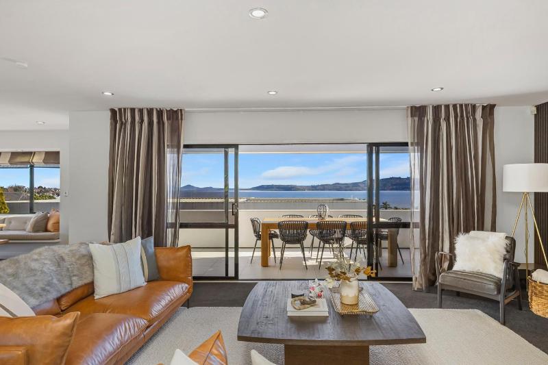 Harvey Heights Retreat - with lake views spa and space for parking boat - image 14