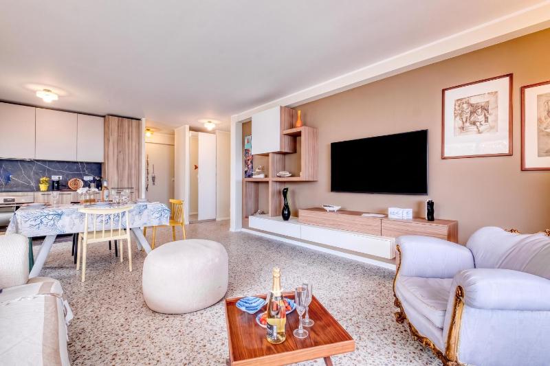 Rives d'Azur Apt with Sea View Terrace - Happy Rentals - image 15