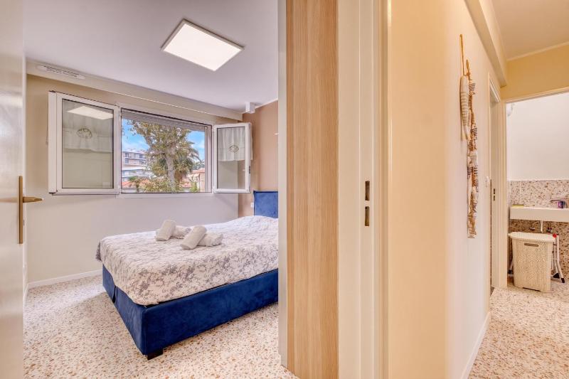 Rives d'Azur Apt with Sea View Terrace - Happy Rentals - image 14