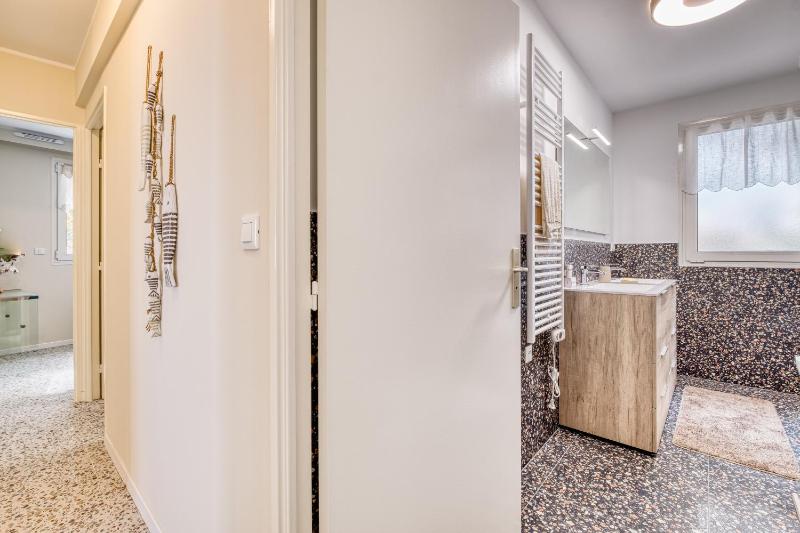 Rives d'Azur Apt with Sea View Terrace - Happy Rentals - image 9
