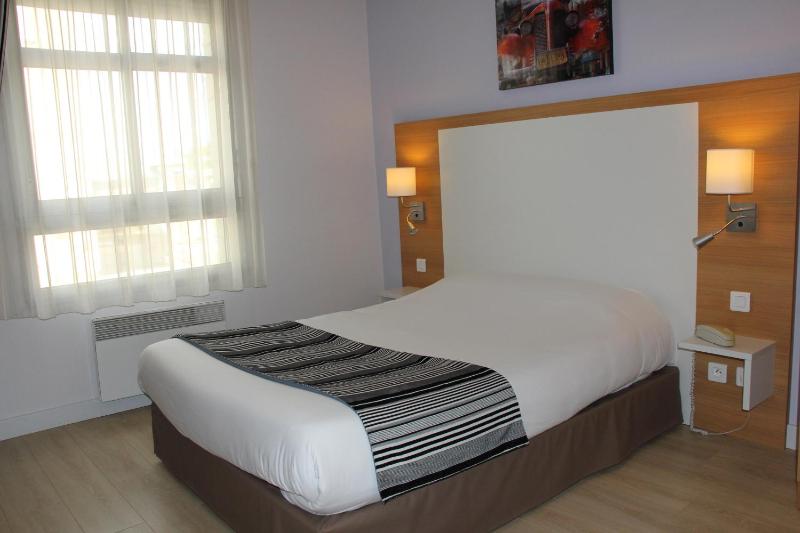 Double Room image 3