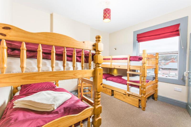 Quadruple Room image 2