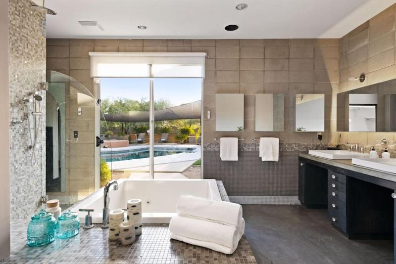 Haveli - 4BR Scottsdale Escape with Pool and Games - image 2