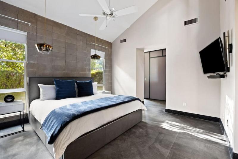 Haveli - 4BR Scottsdale Escape with Pool and Games - image 8