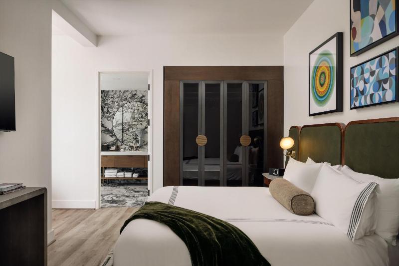 Thompson Houston by Hyatt - image 49