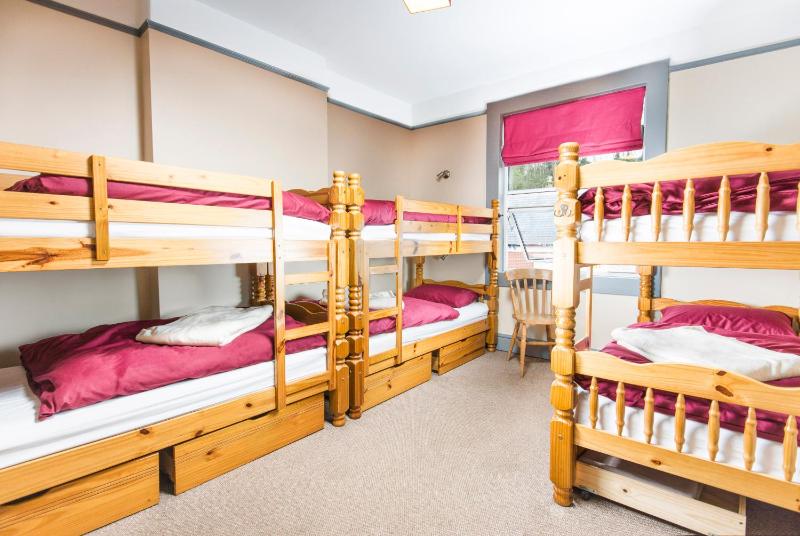 Economy Quadruple Room image 1