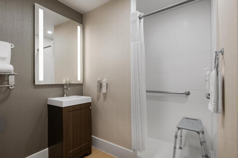 Hilton Garden Inn Portland Airport - image 8
