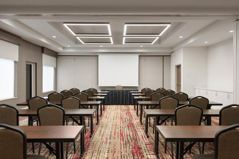 Hilton Garden Inn Portland Airport - image 14