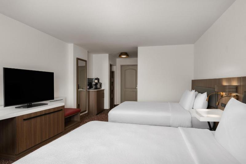 Hilton Garden Inn Portland Airport - image 29