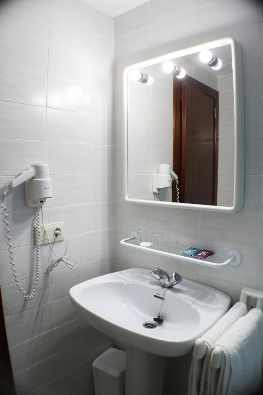 Twin Room with Sea View image 3