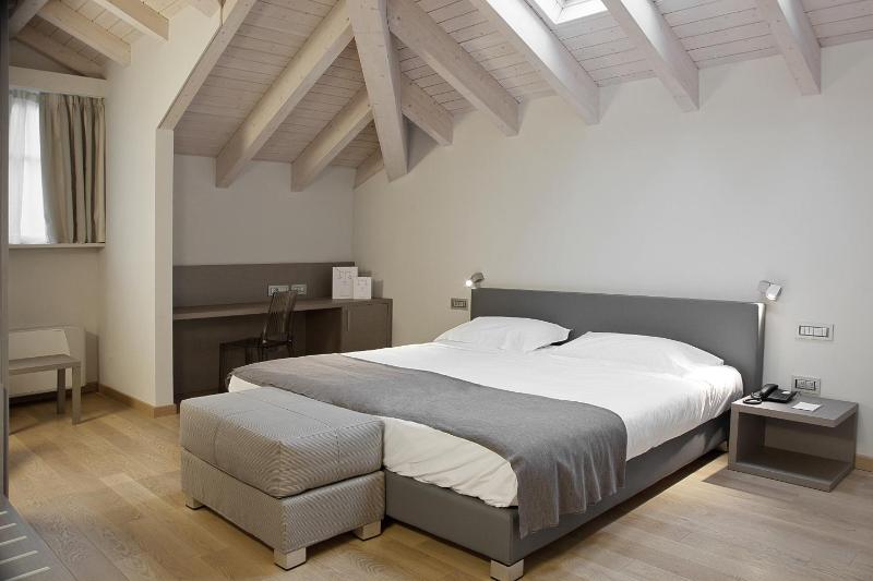 Superior Double or Twin Room image 4