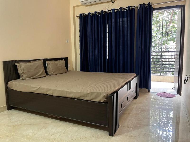 Grand 3BHK Apartment in Prime Area - image 29