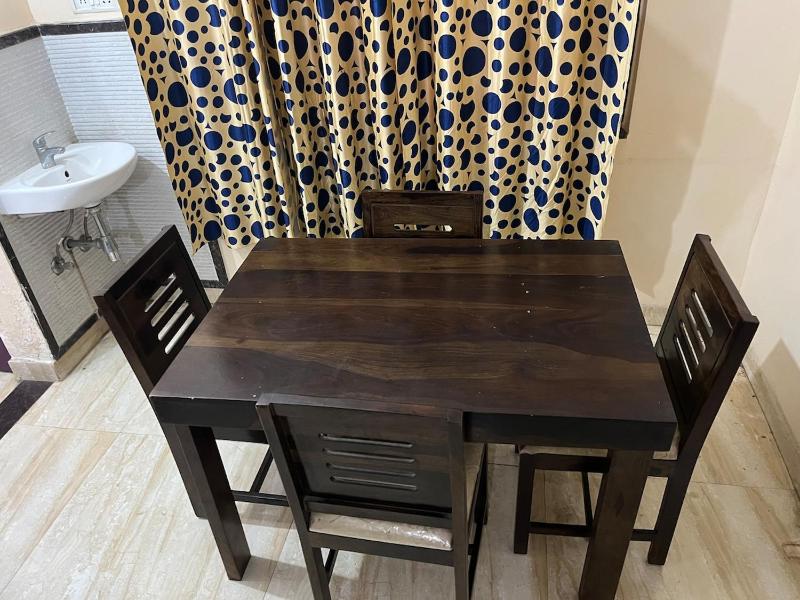 Grand 3BHK Apartment in Prime Area - image 9