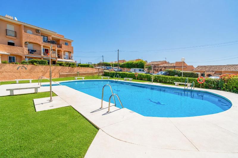 Cubo's El Faro Beach Apartment with Pool - image 23