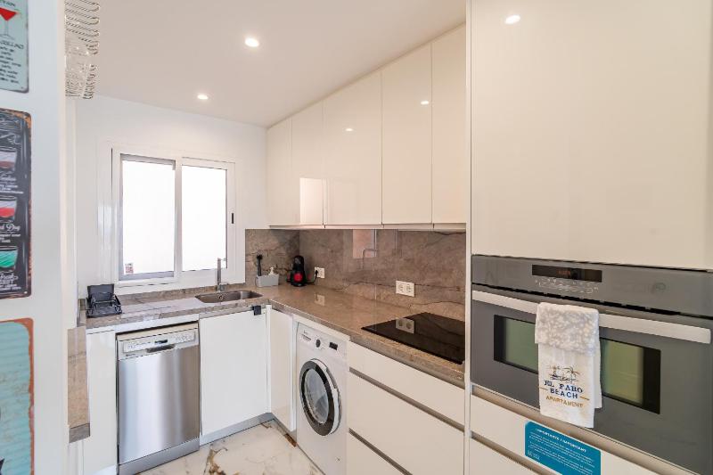 Cubo's El Faro Beach Apartment with Pool - image 19