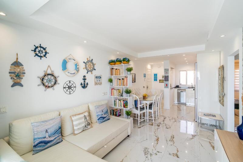 Cubo's El Faro Beach Apartment with Pool - image 5