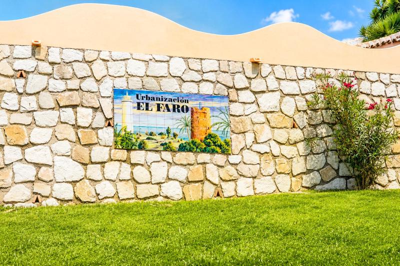 Cubo's El Faro Beach Apartment with Pool - image 33
