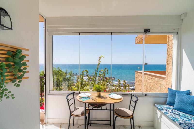 Cubo's El Faro Beach Apartment with Pool - image 40