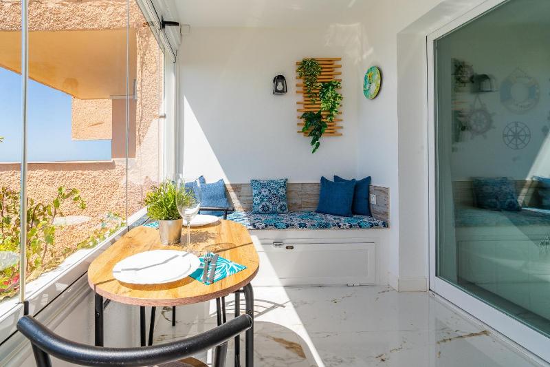 Cubo's El Faro Beach Apartment with Pool - image 15