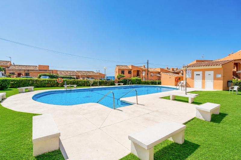 Cubo's El Faro Beach Apartment with Pool - image 42