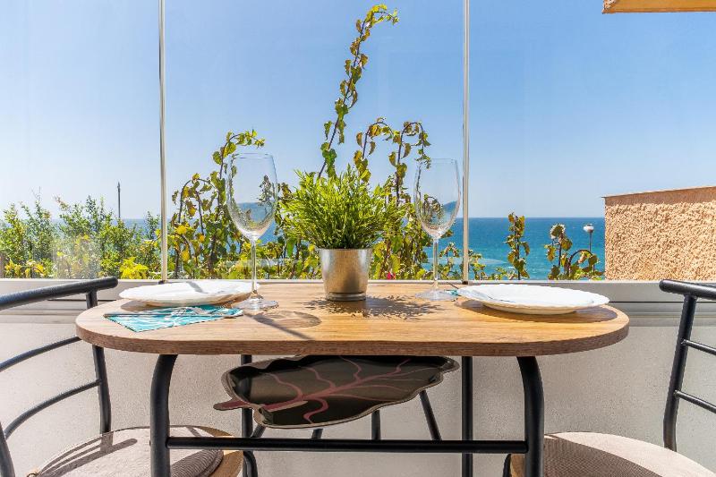 Cubo's El Faro Beach Apartment with Pool - image 17